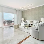 Amazing Penthouse Paraiso Pueblo And Hottub Rdr498 Apartamento Estepona